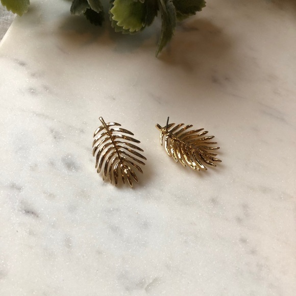 The Sedona - Detailed Gold Leaf Earrings - Picture 2 of 3